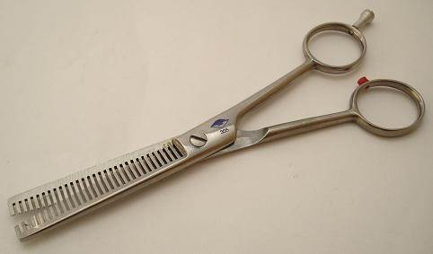 Diamond Silk Medium, double-serrated thinning scissors