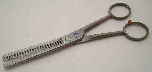 Diamond Satin Coarse, double-serrated thinning scissors