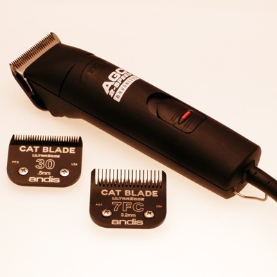 Andis AGCB 2 speed clipper with size 30, 10 & 7FC cat blades