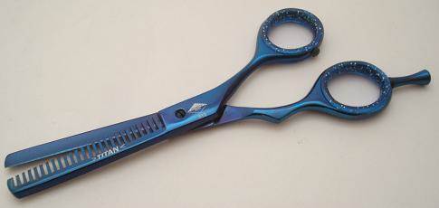 Diamond Blue Titan Medium, Single-serrated thinning scissors