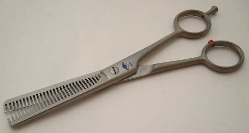 Diamond Satin Medium, double-serrated thinning scissors