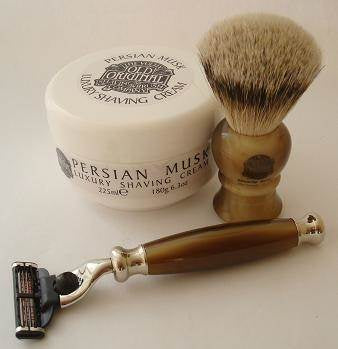 1423_Progress_Vulfix_Edwardian_horn_razor,_brush_and_luxury_shaving_cream_set_.jpg