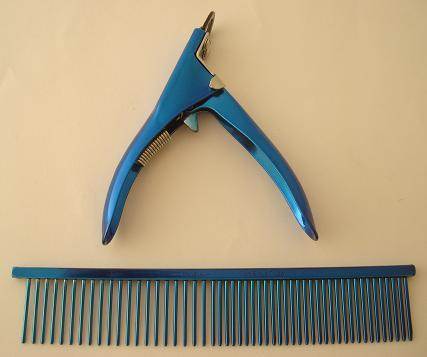3983_Resco_nail_trimmer_and_comb,_Electric_Blue_.jpg