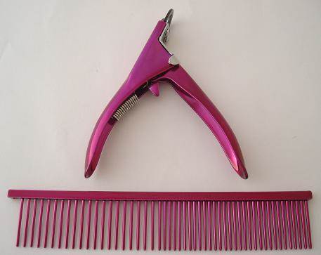 4092_Resco_nail_trimmer_and_comb,_Raspberry_Red_.jpg